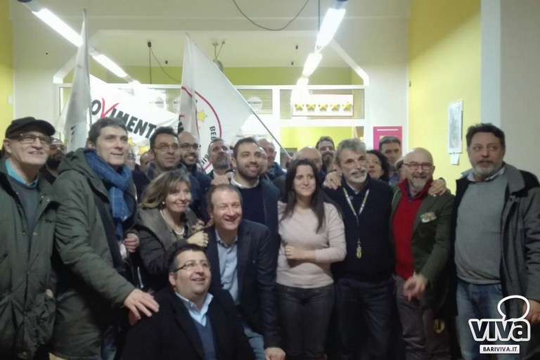 Festeggiamenti al comitato di Laricchia M5S di Bari