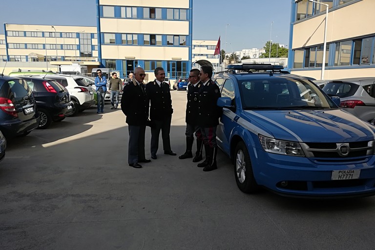 il dr. Speranza (a sx) con agenti della Polstrada