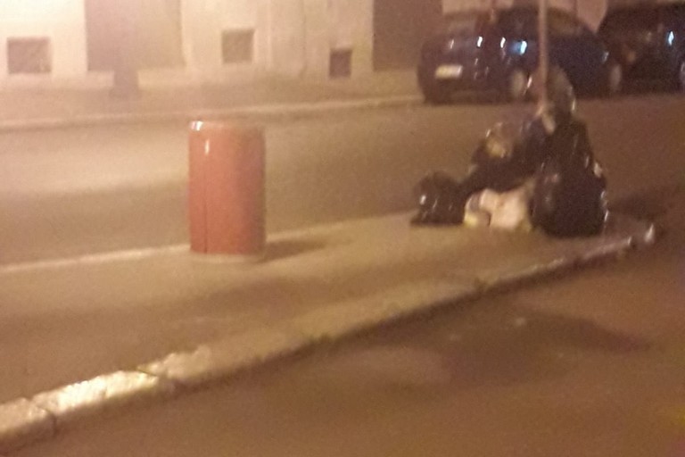 Via Annunziata rifiuti