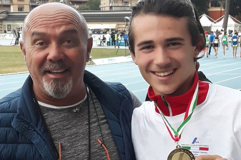 Il prof. Pino Tortora con l'atleta Nicola Lomuscio