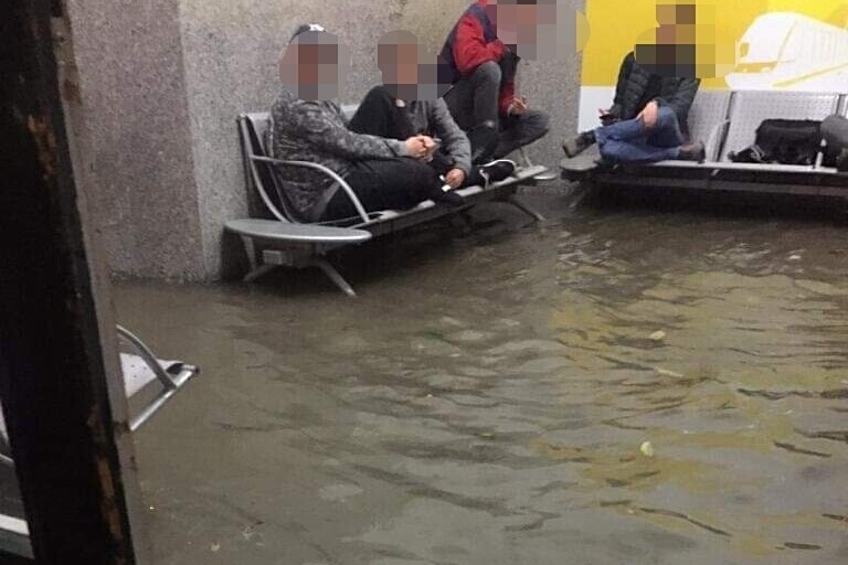 Foto stazione allagata
