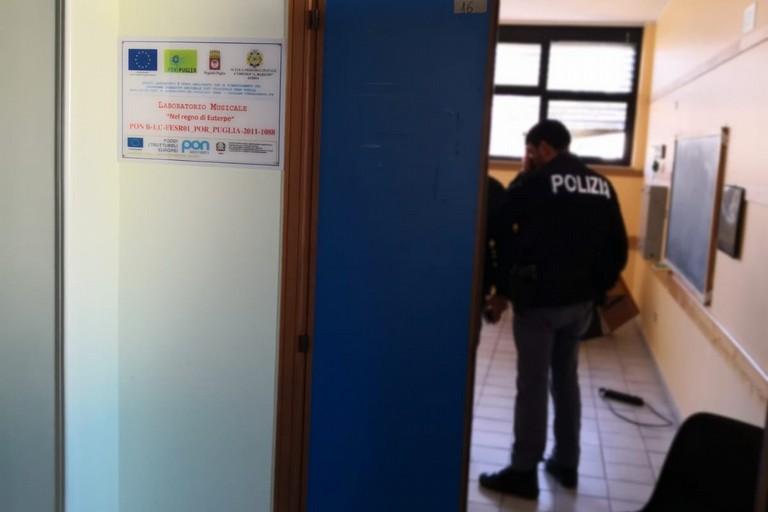 Furto alla scuola primaria Mariano