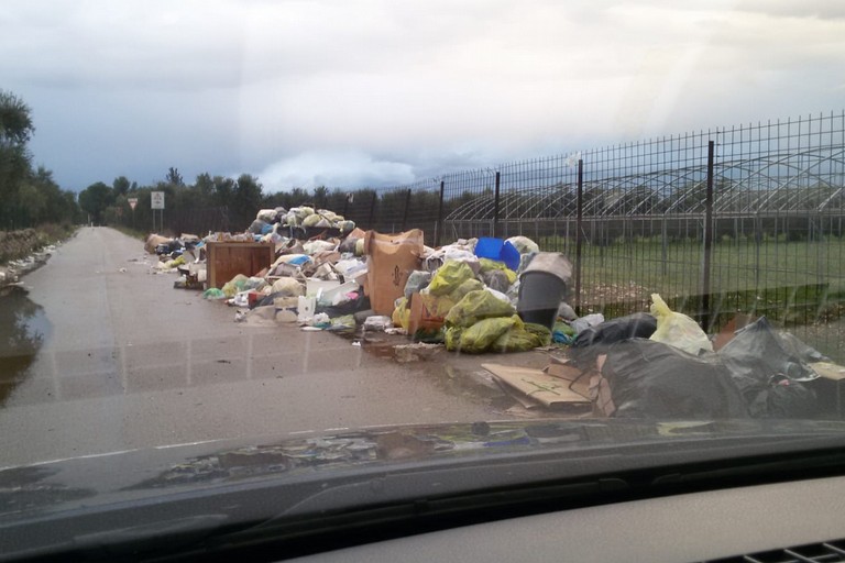 Discarica a cielo aperto in contrada Lama di Carro