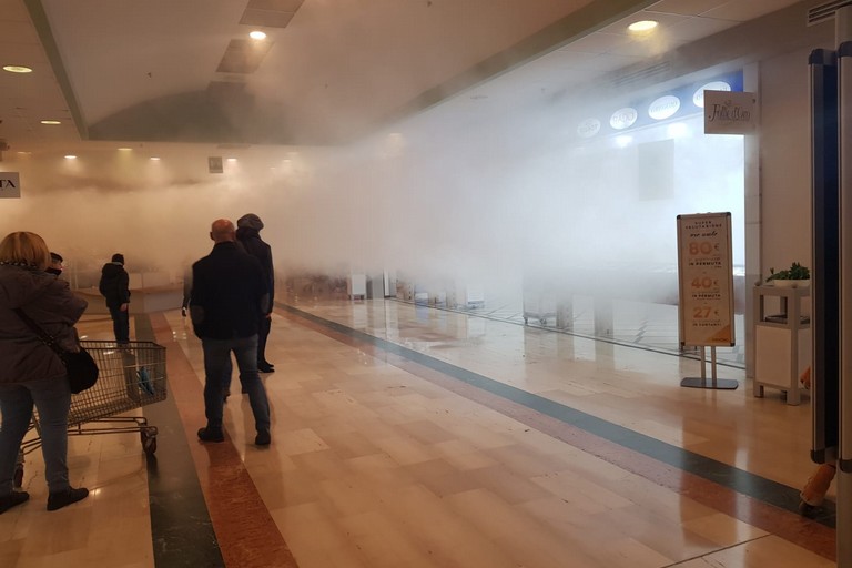 Sistema antincendio attivato all'Ipercoop di Andria