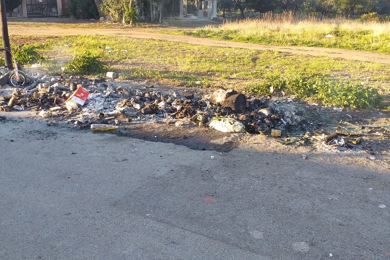 Al borgo Troianelli ennesimo incendio dei cassonetti
