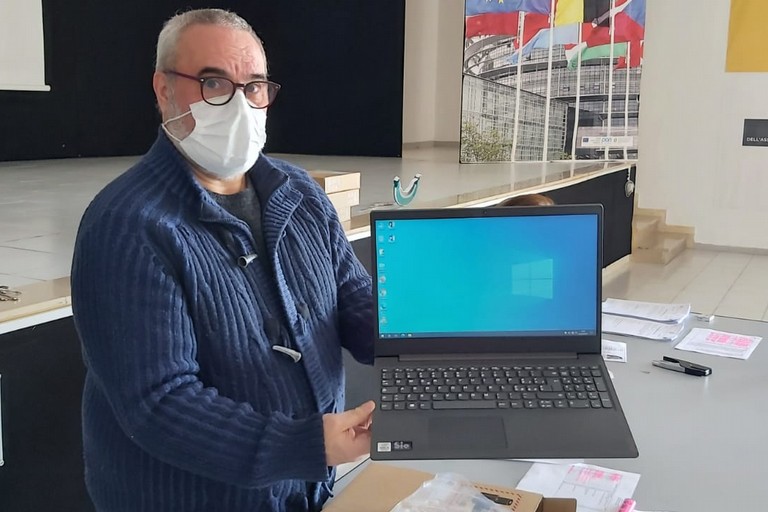 67 notebook in comodato d'uso agli studenti dell'istituto