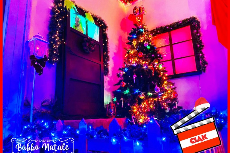 La casa di babbo Natale con i suoi Elfi 2021