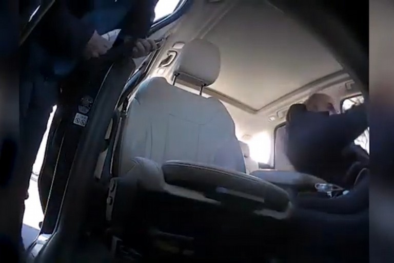In un video la consegna della presunta