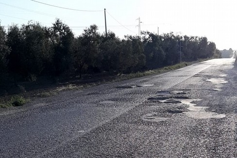 Buche sulle complanari della Sp2