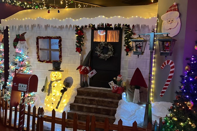 La casa di babbo Natale con i suoi Elfi 2022