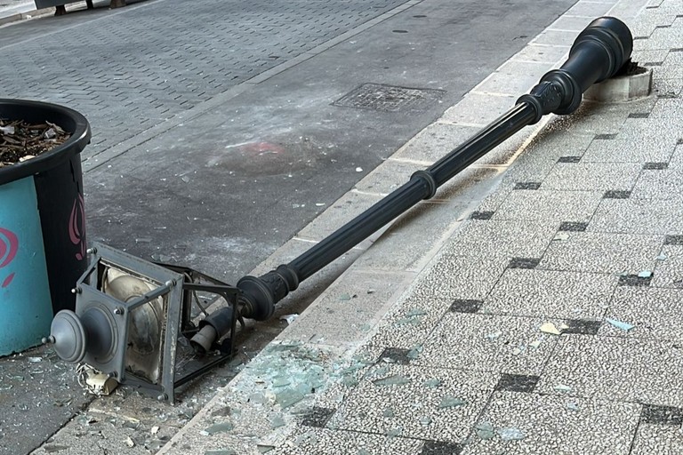 Palo caduto in via Regina Margherita