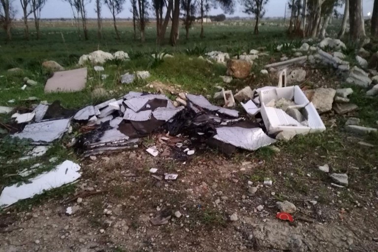 rifiuti abbandonati in campagna