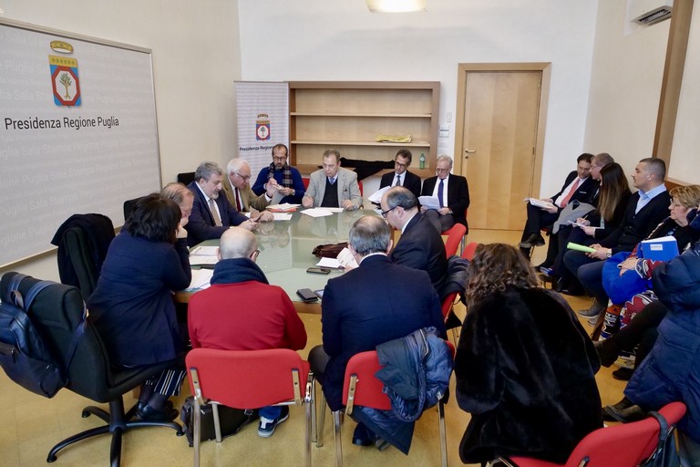 Emiliano con i Dg della Asl pugliesi