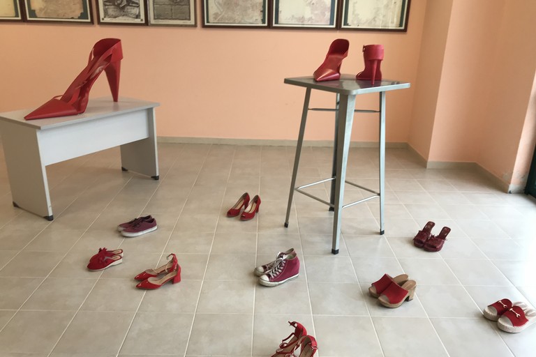 Scarpette rosse al liceo scientifico di Andria