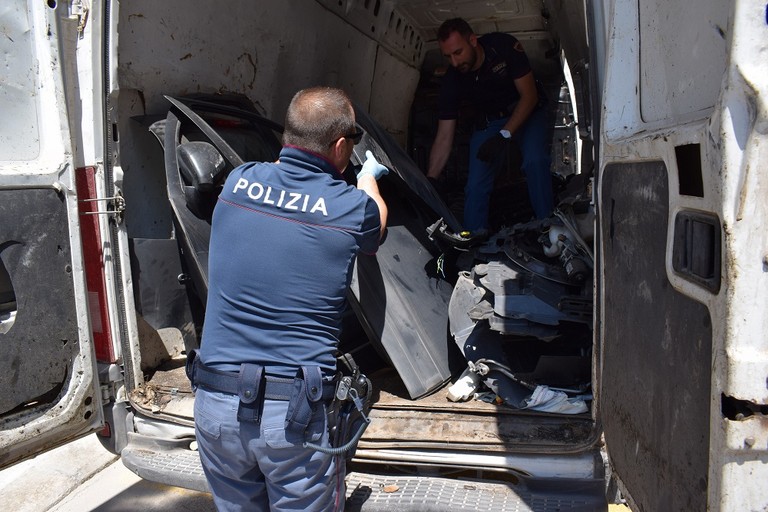 pezzi d'auto rubati