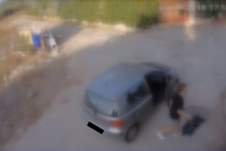 Sporcaccioni beccati dalle fototrappole