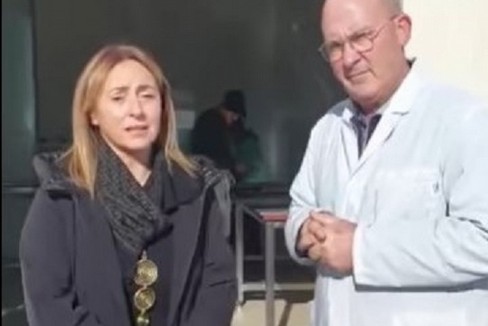 Sindaco Giovanna Bruno con Don Riccardo Agresti