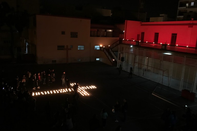 Via crucis per giovani nel cortile dell’Oratorio Salesiano