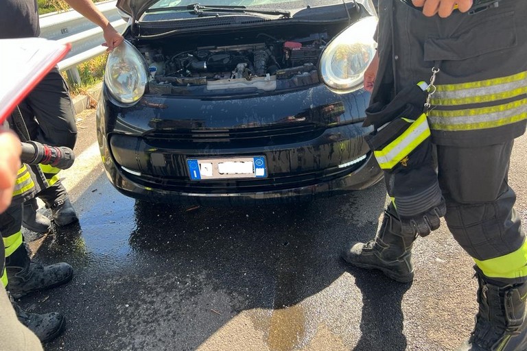 Si incendia ventola del vano motore