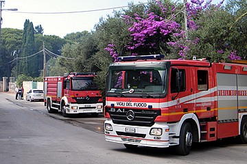 Incendio, vigili del fuoco