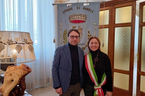 l'avv. Savino Losappio con la Sindaca avv. Giovanna Bruno