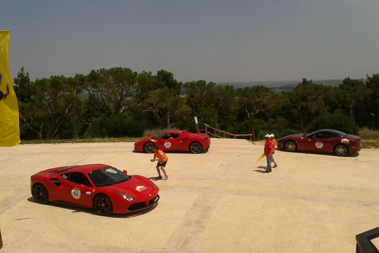 Ferrari a Castel del Monte. <span>Foto Isabella De Pinto</span>