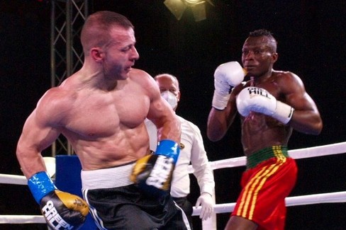 Johnny Zez pugile del Team Sgaramella durante un match