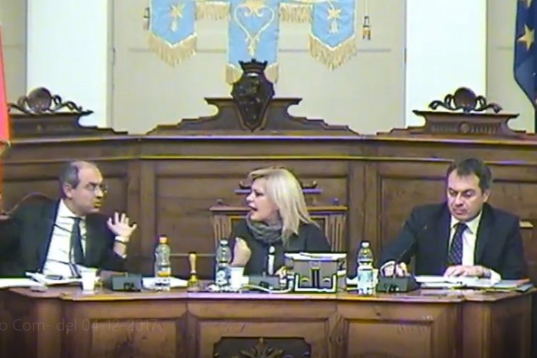 Laura Di Pilato abbandona l'aula