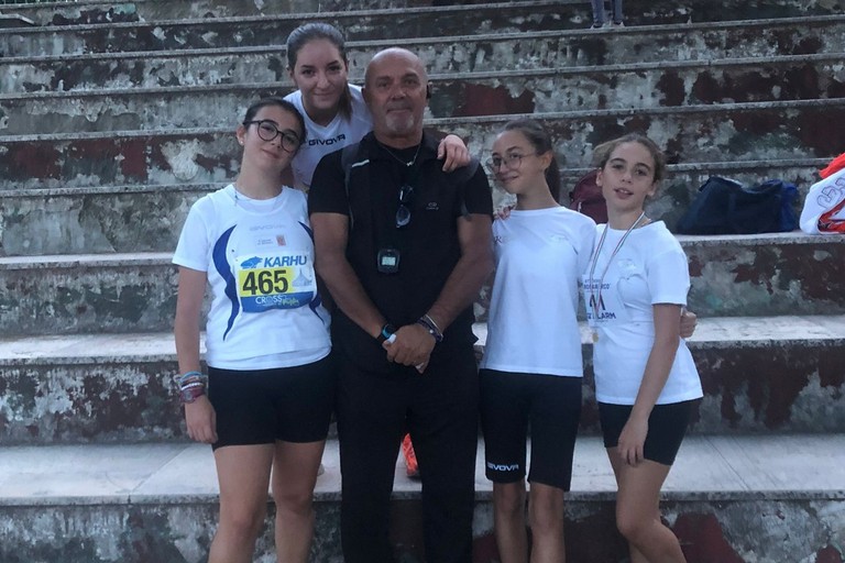 Le atlete andriesi con il prof Pino Tortora