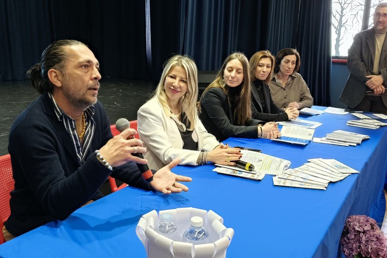 da sx lo chef sgaramella, la dg Bruno, le docenti Notarpietro, Guadagno e Regano