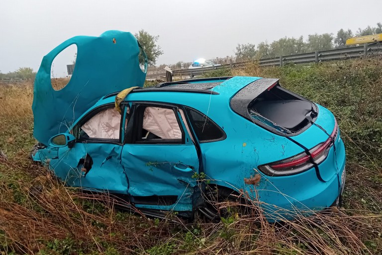 Auto fuori strada sulla provinciale ex 231: due feriti trasportati al Bonomo di Andria