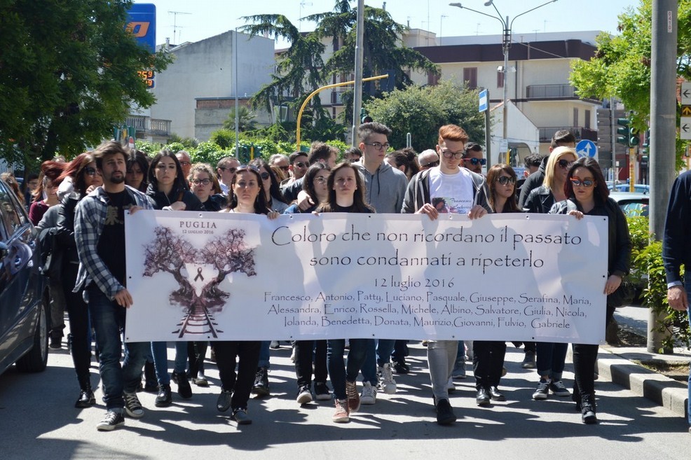Silenzio e commozione a Corato, in memoria delle vittime del tragico evento