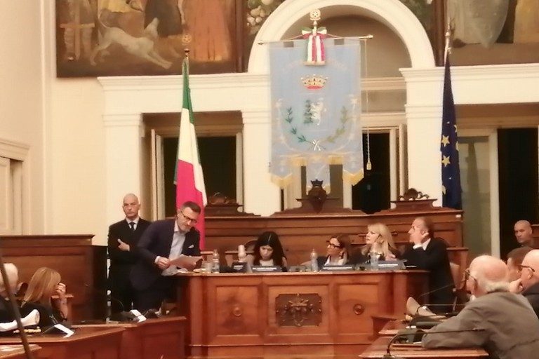 sala consiliare di Palazzo di Città no all'usura