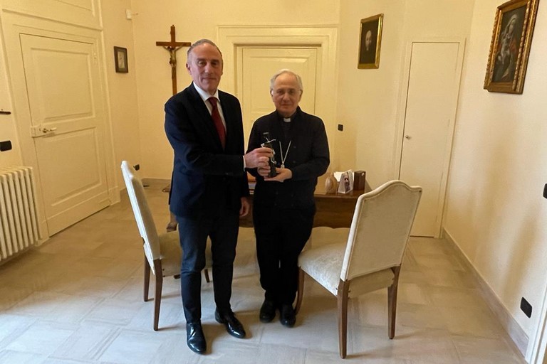 Il Questore Pellicone con il Vescovo Mansi