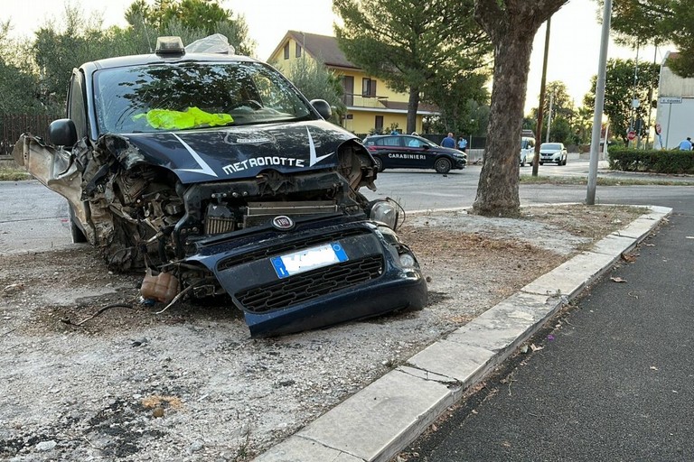 vigilante rimasto ferito dopo speronamento da parte di malviventi
