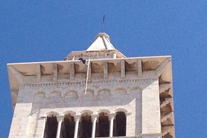 Vito Malcangi protesta sul campanile della Cattedrale di Trani