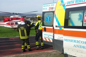 Elicottero Vigili del Fuoco con Ambulanza soccorsi Andria