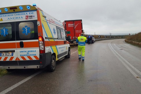 Incidente Tir fuori strada provinciale 231