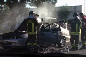 Auto in fiamme Andria - Bisceglie