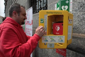 Defibrillatore automatico