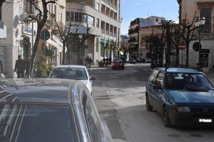 Via De Gasperi riaperta al traffico