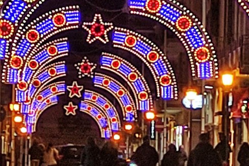 Andria vestita a festa per Natale