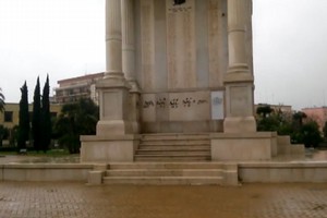 Graffiti Monumento Caduti 2