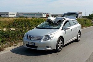 Auto distrutta