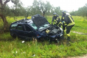 Auto contro albero: in codice rosso un 57enne andriese