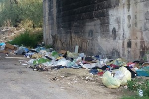 Via Sgarantiello, discarica a cielo aperto