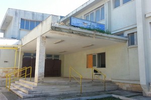 Ex Scuola Jannuzzi, dopo le proteste arriva la pulizia esterna
