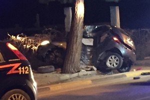 Auto contro albero a Trani, due morti
