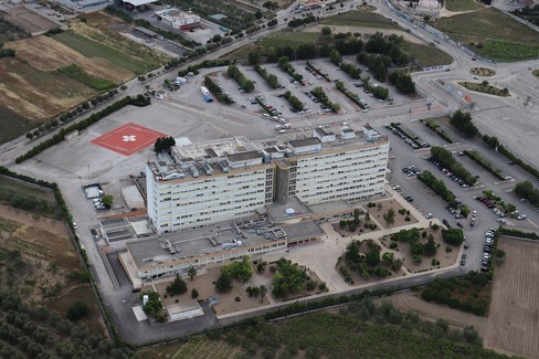 L'elicottero in volo verso Lecce