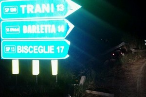Auto contro barriere sulla SS 98